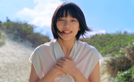 能年玲奈 カルピスウォーターのcm 恋の宣誓 春 篇に出演する超絶美少女 このcmの女の子誰