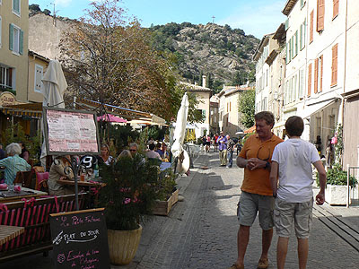 rue principale de la garde freinet.jpg