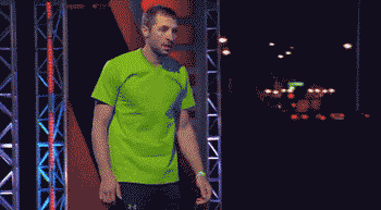 面白gif ビックリ アメリカ版sasukeに乱入した全裸男が魅せた快挙 動画あり 面白ネタ帳 まとめ