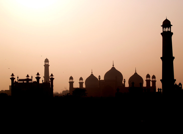 badshahi-mosque Badshahi mosque, Lahore, Pakistan - Image: http://www.flickr.com/photos/98122895@N00/1364876659