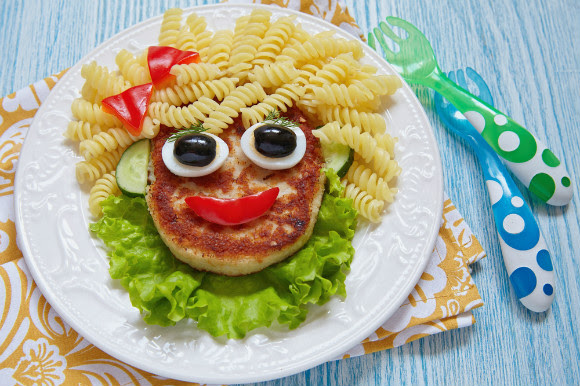 子供の夏休みのお昼ご飯 幼児が喜ぶ簡単メニューでマンネリしらず 子育て応援サイト March マーチ