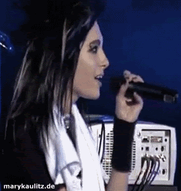 http://i941.photobucket.com/albums/ad260/xMaryKaulitzx/Animations/2007/billandeinerseitelive/6.gif