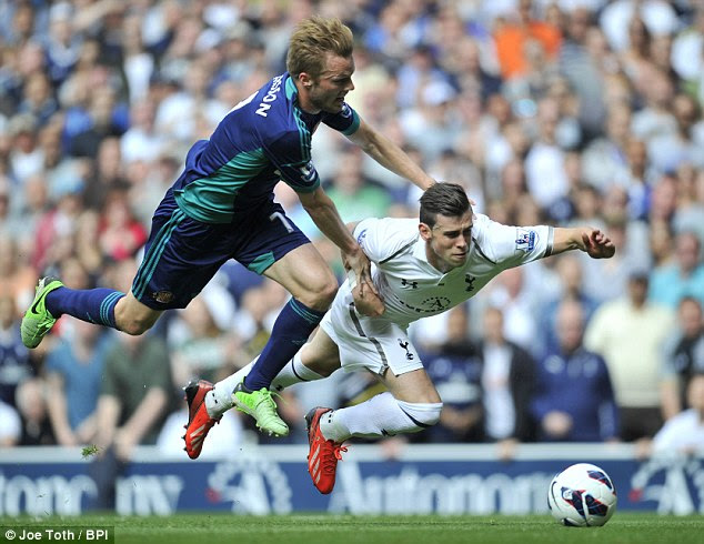 Reputation: Gareth Bale was booked for diving by referee Andre Marriner after going down in the area while being grappled by Sunderland's Sebastian Larsson