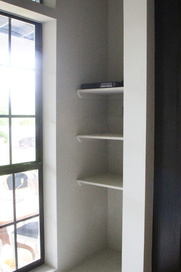 Little Green Notebook: DIY: Nook Book Shelves and Benchtop