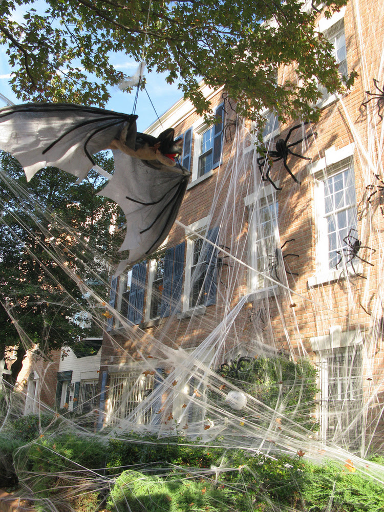 Spooky Ideas for Outdoor Halloween Decoration