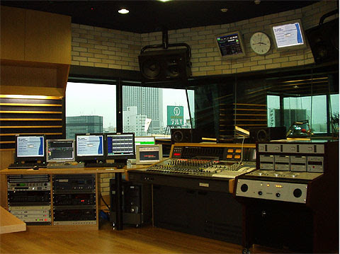 Fm Osaka 施設案内 スタジオエリアの構成と構造