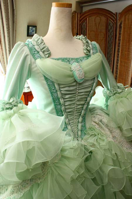 中世ヨーロッパ調 アンティーク ウェディングドレス パコダスリーブと貴族ドレスのようなデザインが特徴 ウェディングドレス ドレス製作blog Metamorpose Wedding 札幌店 埼玉店