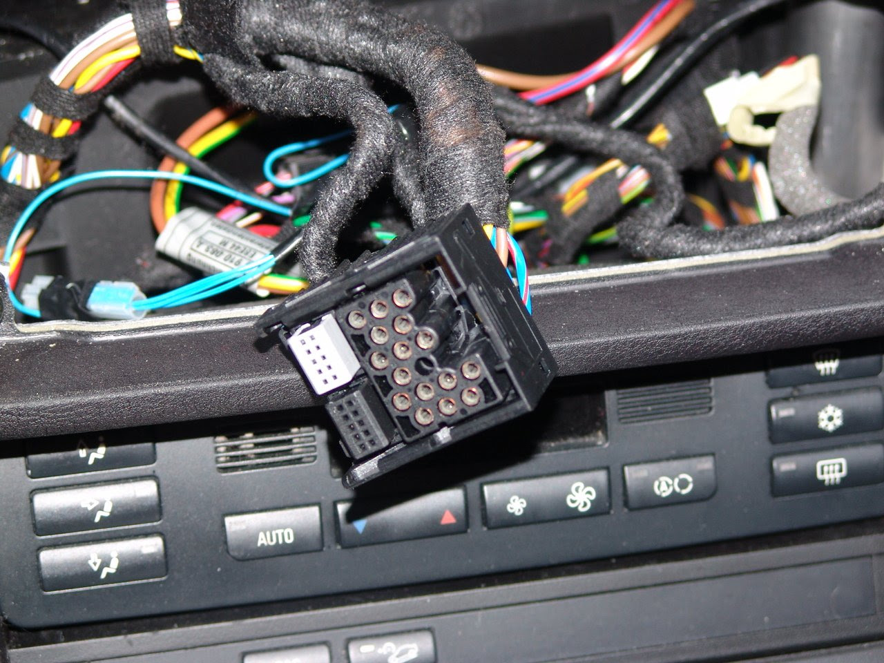 Probleme de cablage d'auto radio bmw e46 - Auto titre