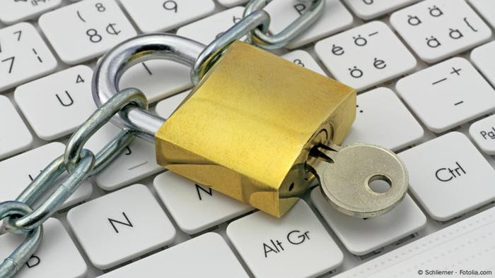 Symbolic picture of a lock on a keyboard; (c) www.BilderBox.com, Erwin Wodicka, Siedlerzeile
