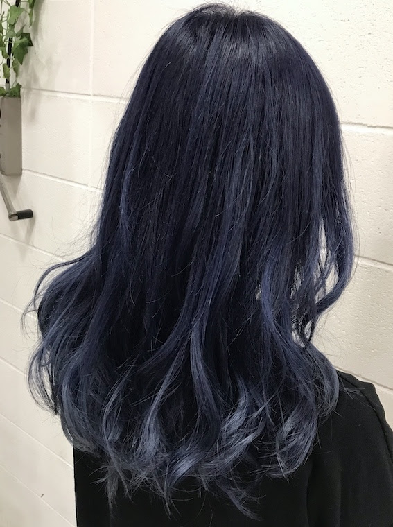 ネイビーブルーヘアカラー 青カラー ネイビーカラーにしてみたい方の参考カラー写真 グラデーションカラー インナーカラー ハイライトカラー Sherry 原宿美容室