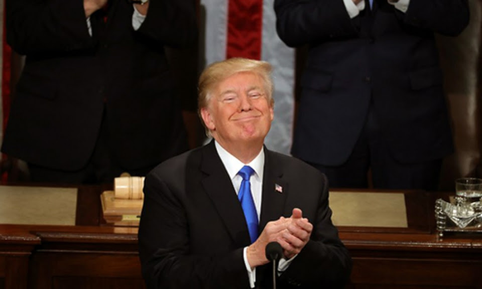 tong thong trump dieu hanh kinh te tot hon ong obama