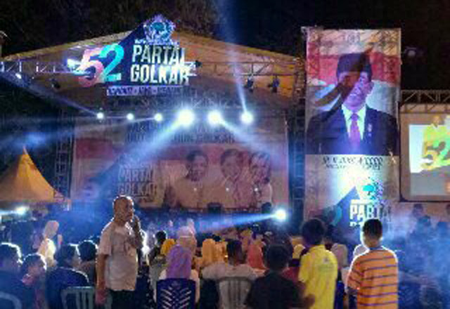 Hujan Deras Disertai Petir Warnai Pesta Rakyat Golkar di Bone Hujan Deras Disertai Petir Warnai Pesta Rakyat Golkar di Bone
