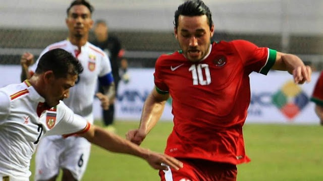 Catat! Jika Tidak Segera Tepati Janji, Status WNI Ezra Walian Akan Dicabut http://ift.tt/20kt43r - Berita Terbaru Terkini Hari Ini - Pemain muda Timnas Indonesia U-22, Ezra Walian memang baru dinaturalisasi pada 20 Maret lalu. Seluruh pemangku kepentingan di Indonesia bahkan turun tangan untuk membantu proses naturalisasi tersebut.