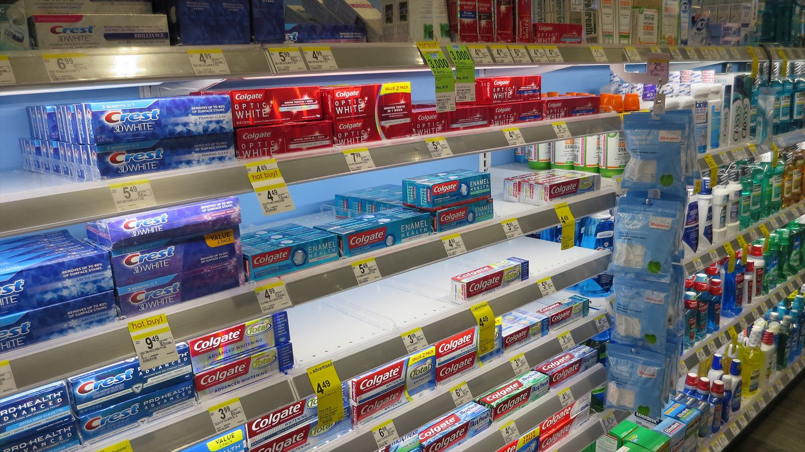 アラモアナの24時間営業ドラッグストア Walgreens Hawaiian Lifestyle Mahaloha