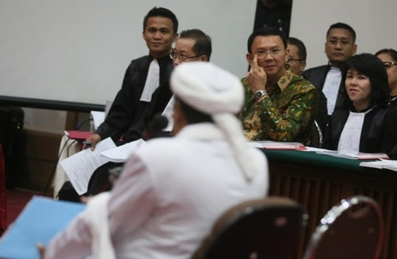 Salut......Ketua Hakim Sidang Ahok Sukses Bikin Malu Rizieq Shihab