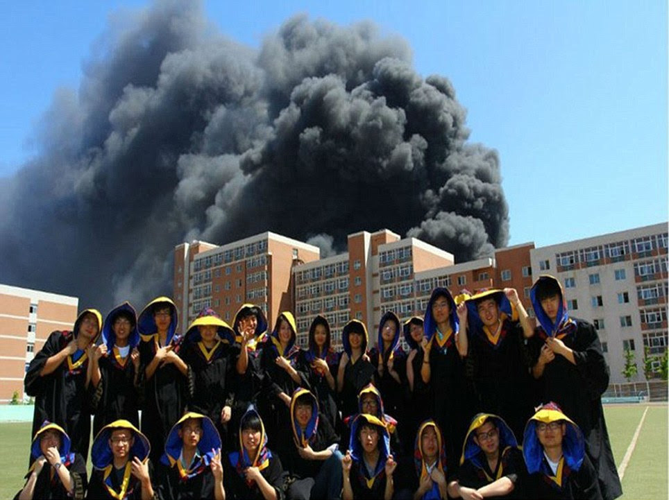 School's out for summer: Students smile for graduation day photo ...