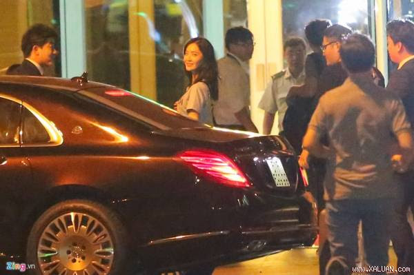 Fan ra sân bay tiễn Yoona (SNSD) về Hàn lúc nửa đêm