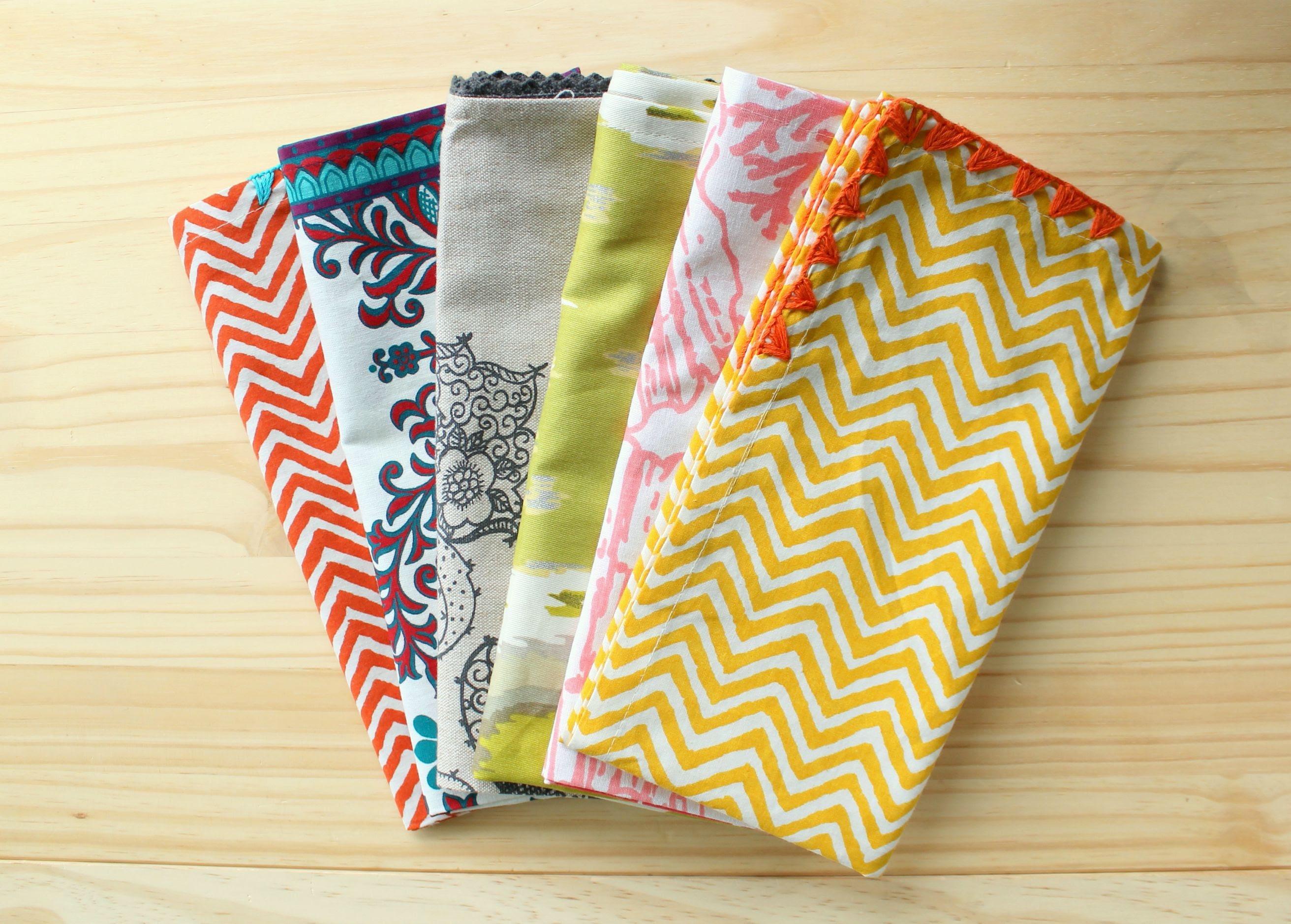 20 Minute Throw Pillows: Whip these up in no time at all. They're cute, quick and easy. || I'm making a bunch of these for my couch! So adorable.