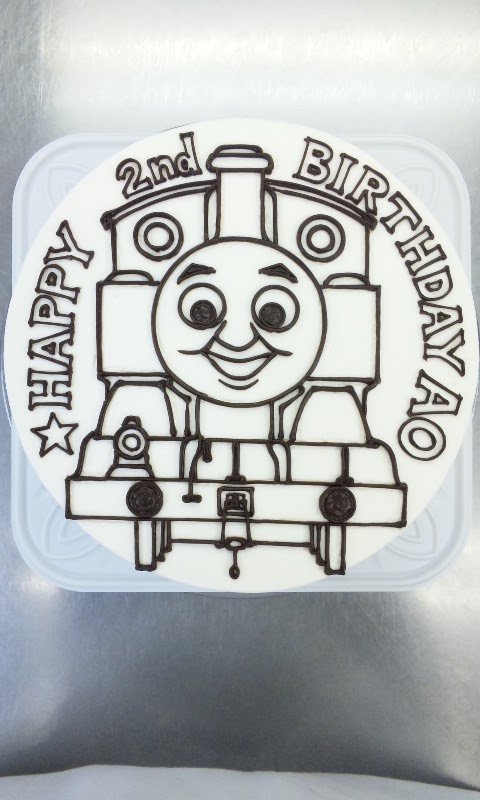 きかんしゃトーマス 全身描き ロゴ風メッセージ ケーキはキャンバス ここまで描ける