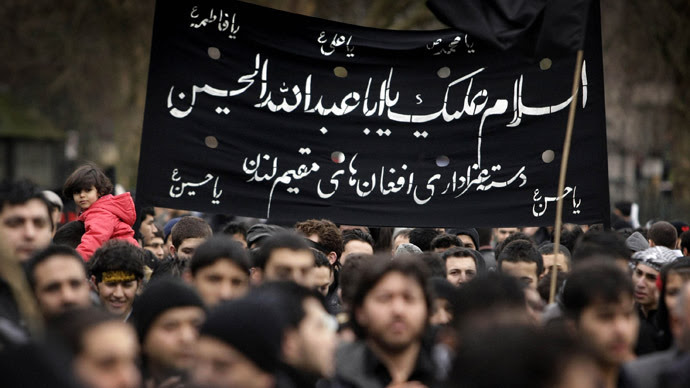  Shiite Muslims gather in Hyde Park in West London to mark the final day of Ashura. (AFP Photo/Shaun Curry)