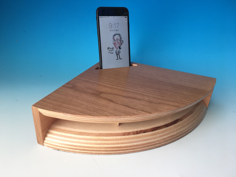 Iphoneを置くだけで音色が変わるウッドホーン I Woodhron Collection