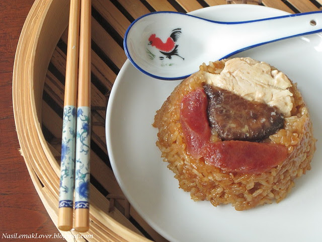 Lo Mai Kai (steamed savoury glutinous rice with chicken)