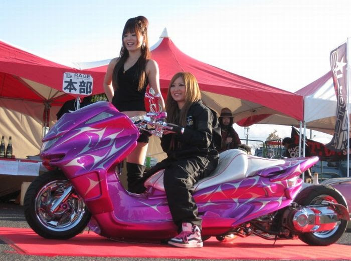 Custom Scooters from Japan (30 pics)