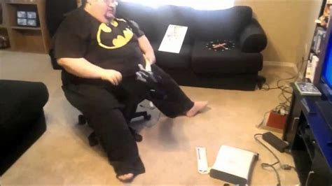 Encuentra fotos de stock de gran . Destrosa su xbox porque lo llaman "Gordo" - YouTube