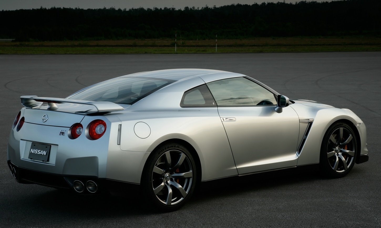 2009 Nissan GT-R Sport Car Review