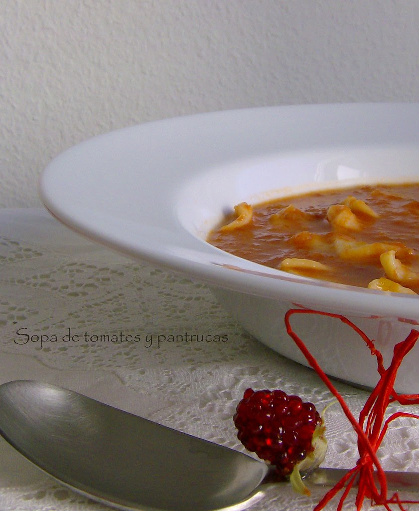 Sopa de tomates y pantrucas