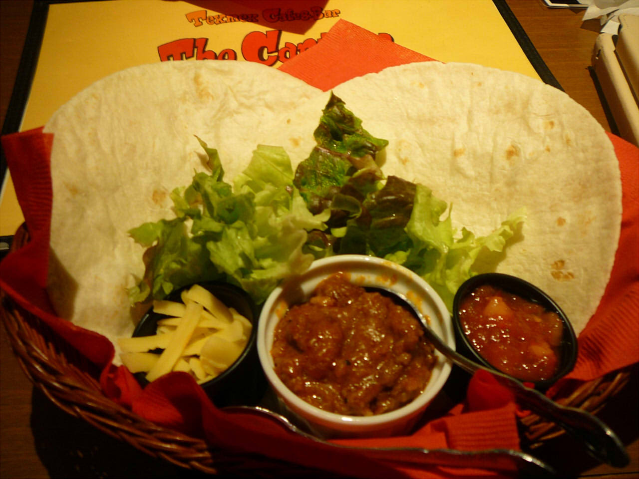 高田馬場 The Cantina 穀物で肉をはさむ