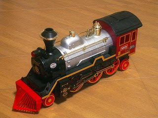 レアな蒸気機関車 子供たちのおもちゃを無料で修理しています