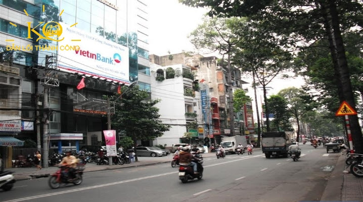 nhìn từ bên ngoài