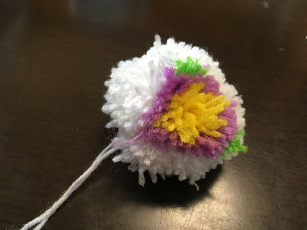 レトロかわいい お花模様ポンポン の作り方 みんなでつくるハンドメイド情報サイト ホビースタイルhobbystyle ホビスタ ホビー協会
