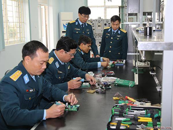 Thăm bệnh viện chữa “mắt thần” cho QĐND Việt Nam