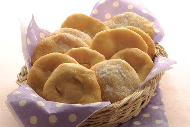 Cómo preparar Tortas Fritas y un rico mate para un día frío  Cocina