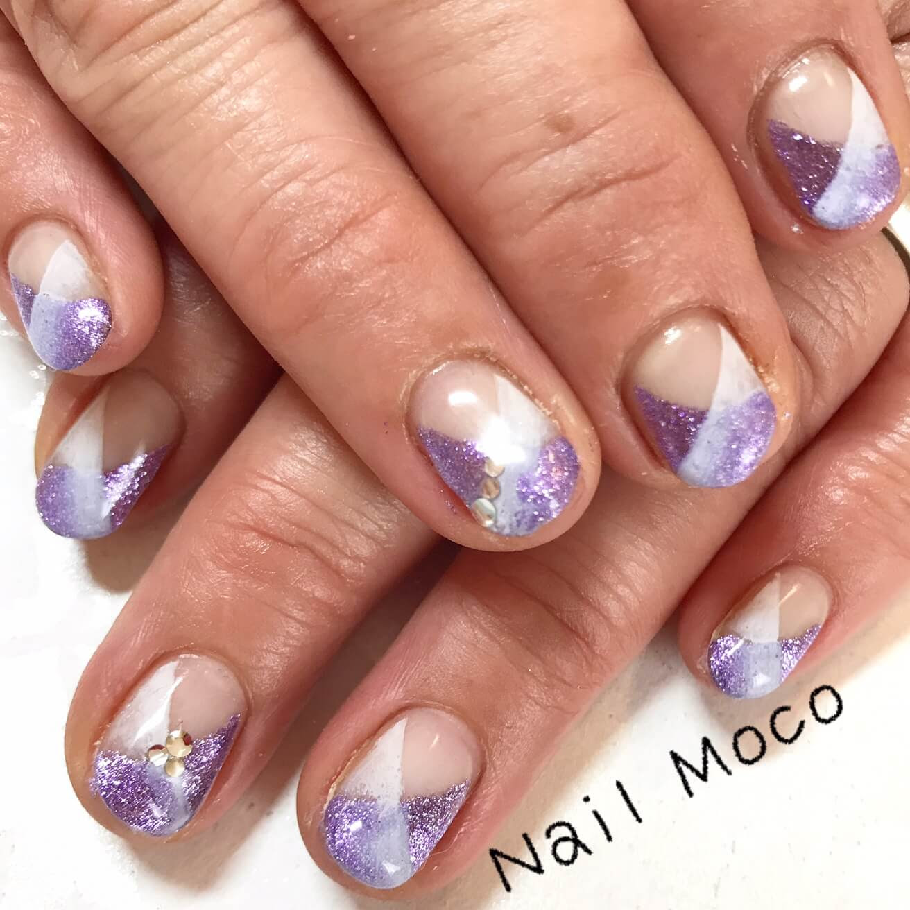 斜めフレンチ ショートネイル 短い爪 にもピッタリ ネイルデザイン27選の紹介です Nailmoco