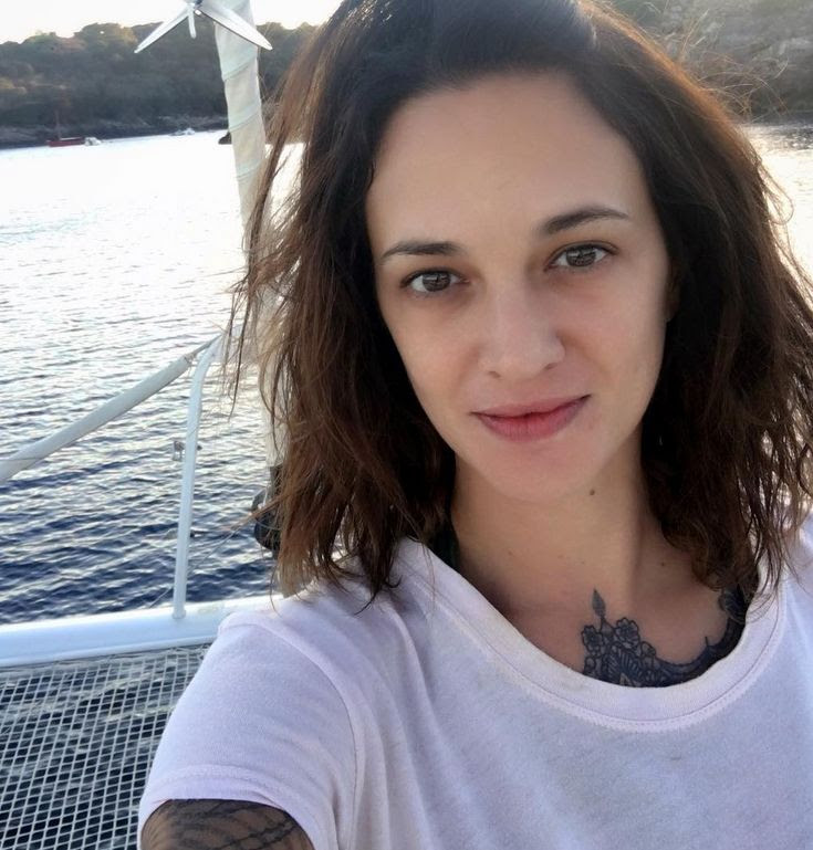 Asia Argento è nuda su Instagram | Radio Deejay