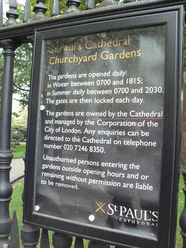 saint Paul's Churchyard Gardens.jpg