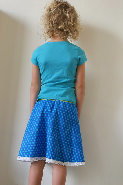 Klokrok met broderie en boordstof