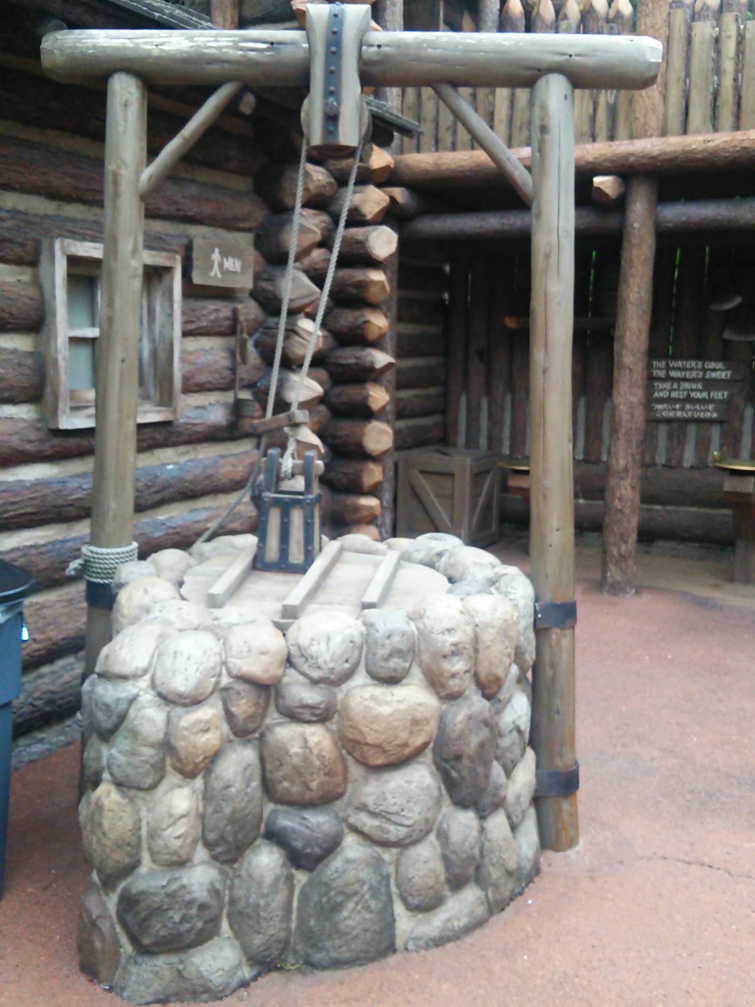 東京ディズニーランドのトムソーヤ島で見つけた井戸 今日の井戸の神様 井戸119番ブログ