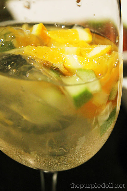 Summer Peachy White Wine Sangria 500ml P447 1L P895