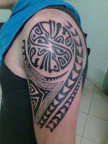 Design Tribal Tattoo on Arm 