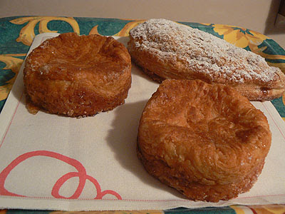 kouign aman et chausson aux pommes.jpg