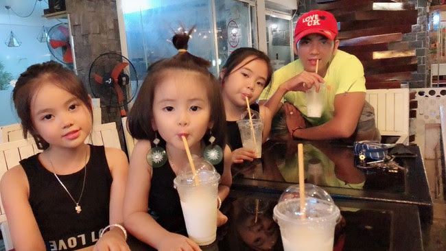 28 tuổi đã sinh 5 cô con gái, mẹ trẻ dành cả thanh xuân để đẻ chia sẻ niềm vui đông con ai cũng ngưỡng mộ - Ảnh 3.