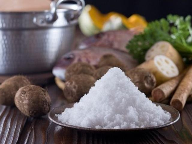 Rước bệnh hiểm vì thói quen ăn mặn