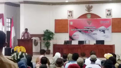 Tual, Malukupost.com - Koran Seputar Indonesia (Sindo) bekerjasama dengan Kementerian Dalam Negeri Republik Indonesia memberikan penghargaan kepada Walikota Tual, Adam Rahayaan, sebagai Kepala Daerah Inovatif (KDI) Tahun 2017 di Bidang Pembangunan Pemukiman dan Perumahan, dan penghargaan tersebut diserahkan langsung oleh Menteri Dalam Negeri, Tjahyo Kumolo, di Jakarta, beberapa waktu lalu. Walikota Tual, Adam Rahayaan, dalam sambutannya dalam acara Penyerahan Dana Bantuan Stimulan Perumahan Swadaya (BSPS) Tahun 2017 oleh Bank Rakyat Indonesia (BRI) Cabang Tual, di Tual, Senin (7/8), mengatakan bahwa penghargaan ini adalah keberhasilan semua masyarakat kota Tual.