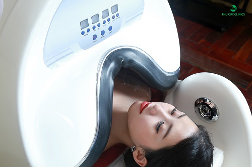 Tắm trắng phi thuyền tại Thu Cúc Clinics.