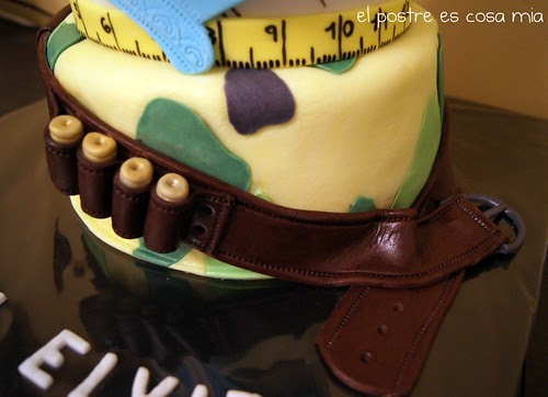 Tarta caza y costura -detalle cinturón-