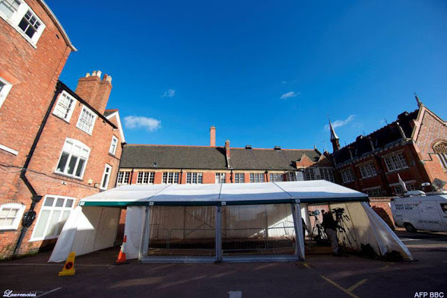 Halaman parkir  universitas Leicester tempat dimana ditemukan kerangka manusia yang diduga milik Raja Richard III.